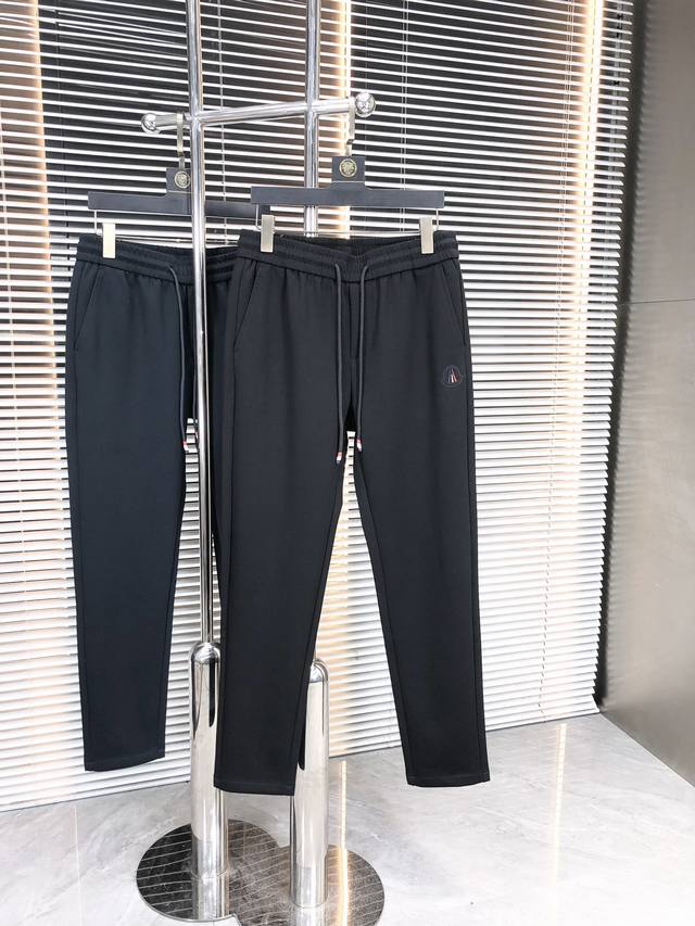 蒙口 Moncler 码数：29--40 无37 39 2024秋冬新品。订制高品质时尚休闲裤。超级百搭款。独家定制-进口高端高密度精棉面料，贴身舒适，超靓版型