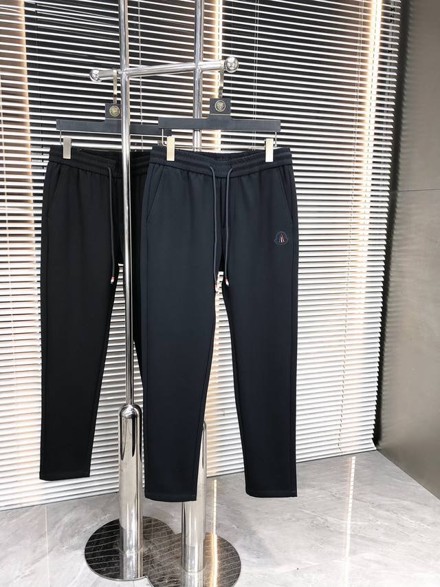 蒙口 Moncler 码数：30--38 无37 2024秋冬新品。订制高品质时尚休闲裤。超级百搭款。独家定制-进口高端高密度精棉面料，贴身舒适，超靓版型、上身