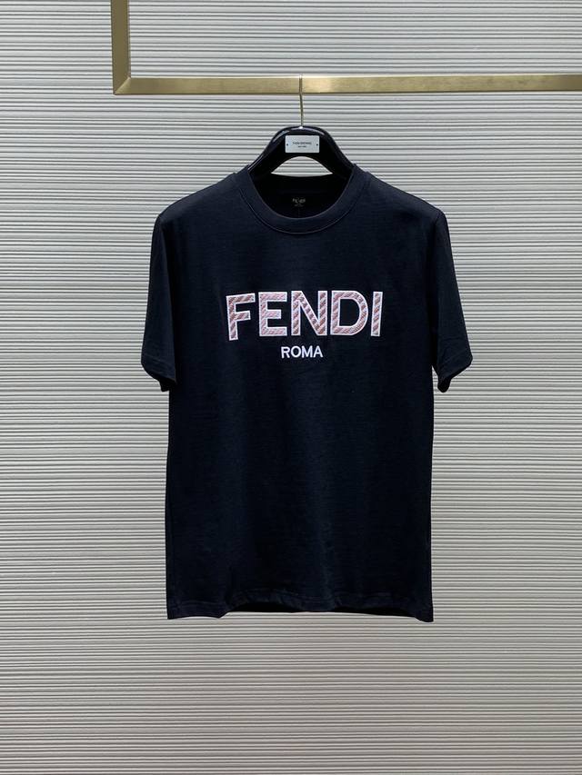 FENDI 芬迪，2024夏季最新品，专柜同步有售，原单狠货，休闲时尚圆领短袖T恤，进口原版面料，顶级刺绣工艺字母图案logo，独特设计，上身舒适透气，档次极高