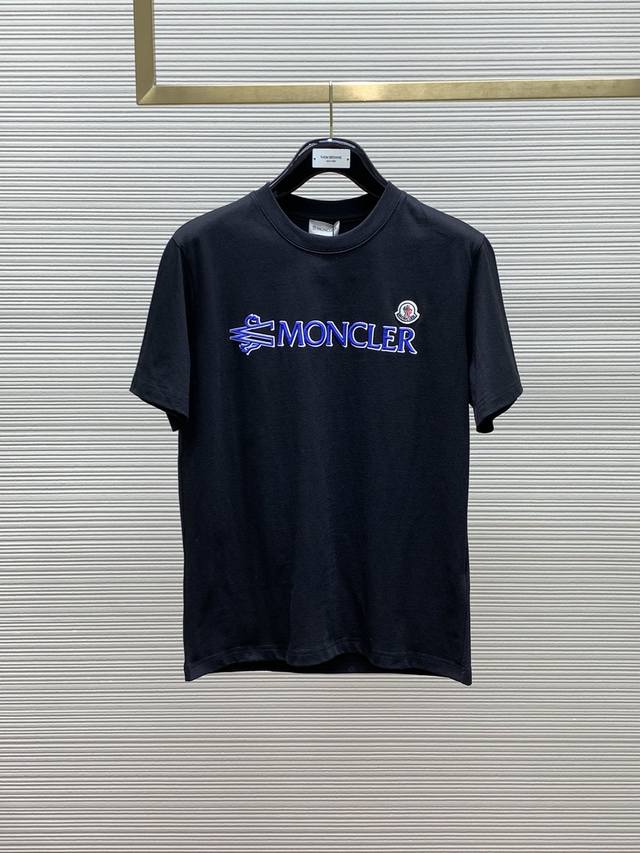 Moncler 蒙口，2024夏季最新品，专柜同步有售，原单狠货，时尚休闲圆领短袖T恤，上身舒适！吸睛而有亮点，采用进口原版面料，顶级印花工艺字母图案logo，