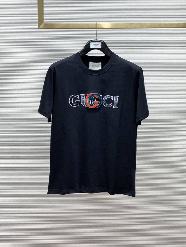 GUCCI 古驰 ，2024夏季新品，时尚休闲圆领短袖T恤，专柜同步有售，原单狠货，采用进口原版面料，顶级刺绣工艺字母图案logo，彰显着时尚的魅力，独特设计，