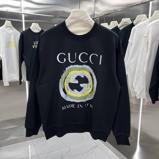 Gucci古奇经典圆领卫衣 快手小红书爆款卫衣，衣服面料采用原版定织定染纯棉毛圈400g高克重面料，柔软亲肤细腻。做工细致，厚度适中，后领织带包边延伸到肩部加固