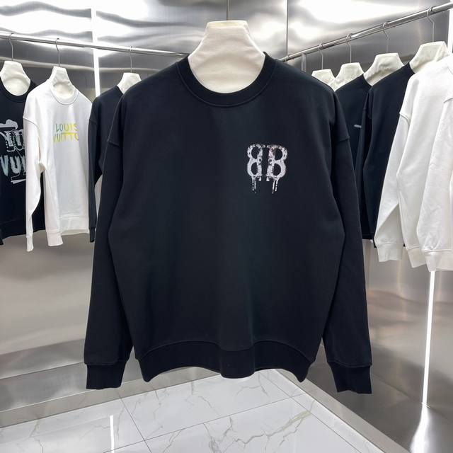 BALENCIAGA巴黎世家经典圆领卫衣 快手小红书爆款卫衣，衣服面料采用原版定织定染纯棉毛圈400g高克重面料，柔软亲肤细腻。做工细致，厚度适中，后领织带包边