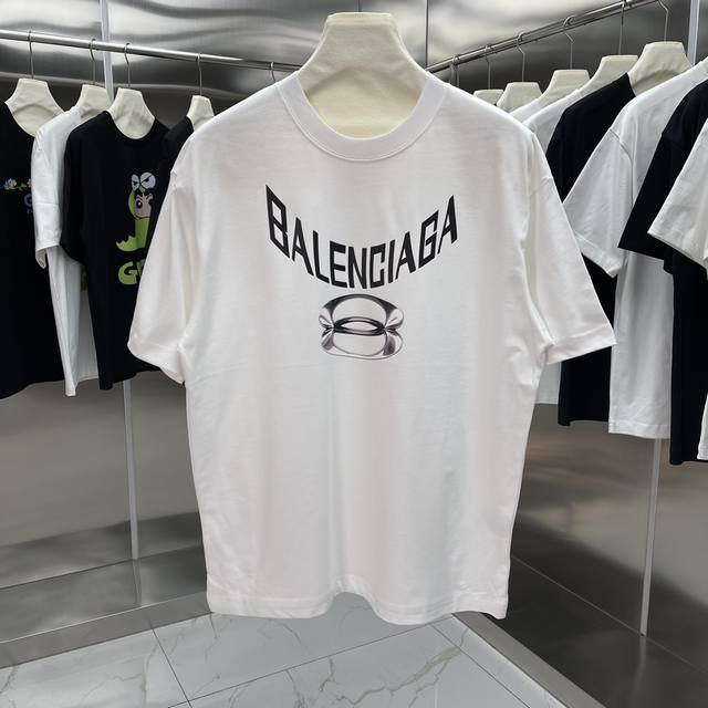 Balenciaga巴黎世家 印花短袖T恤明星穿搭款 -采用双纱纯棉280g，面料颜色定制定染，不缩水不退色。手感舒服，质感超强潮男潮女必备经典落肩阔版型，独家