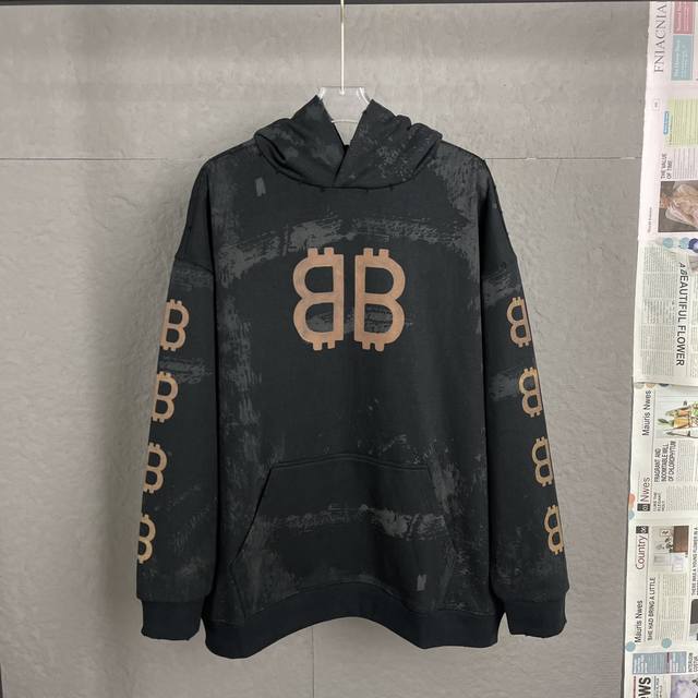 款号：A92 BALENCIAGA巴黎世家，23ss新款卫衣，前后BB字母Logo丝印，磨烂破洞.进口康丽机数码直喷印花工艺，手绘涂鸦工艺，落肩宽松版型，高版本