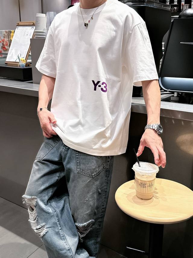 Y-3* 顶级版本 2024秋冬新品加厚290克短袖 火爆上市啦 定制顶级优选洗水棉面料 上身舒适度高 专柜同款装饰 轻奢内敛低调奢华 内搭外穿轻松驾驭不挑人 - 点击图像关闭