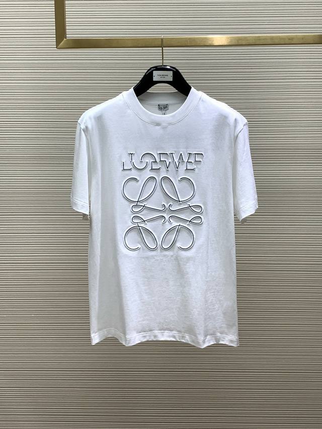 Loewe 罗意威，2024夏季最新款，时尚休闲圆领短袖T恤，原单狠货，简约舒适，版型不挑人，采用进口原版面料，舒适度极佳，顶级刺绣工艺字母图案logo，独特设