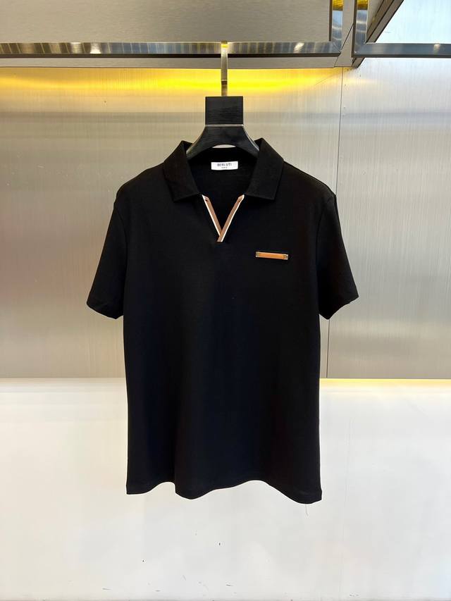 berluti 伯尔鲁帝 、24s新款男士短袖V领翻领Polo衫！最新蜂窝网孔设计，pima网眼珠地面料！pima棉的棉纤维比一般棉花长35%，韧度比一般棉花强 - 点击图像关闭