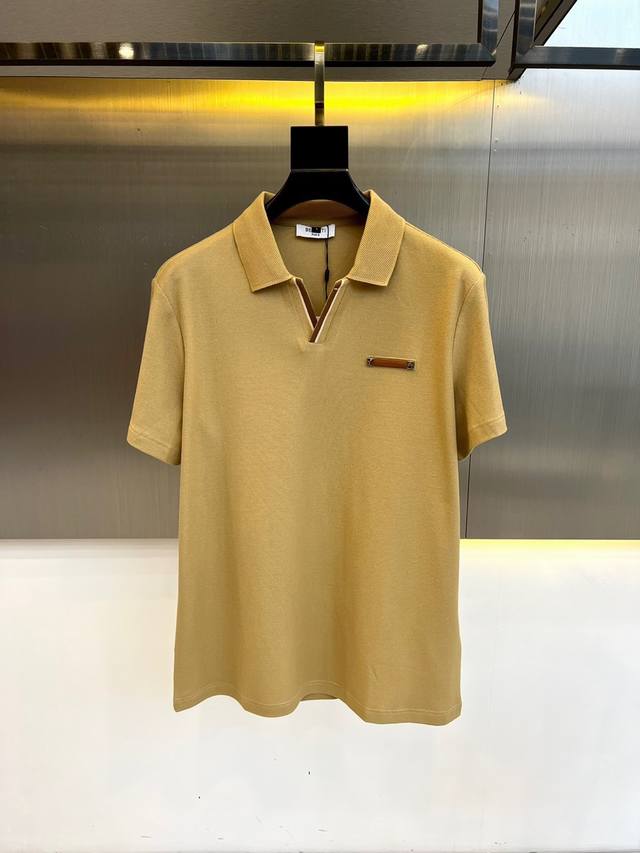 berluti 伯尔鲁帝 、24s新款男士短袖V领翻领Polo衫！最新蜂窝网孔设计，pima网眼珠地面料！pima棉的棉纤维比一般棉花长35%，韧度比一般棉花强