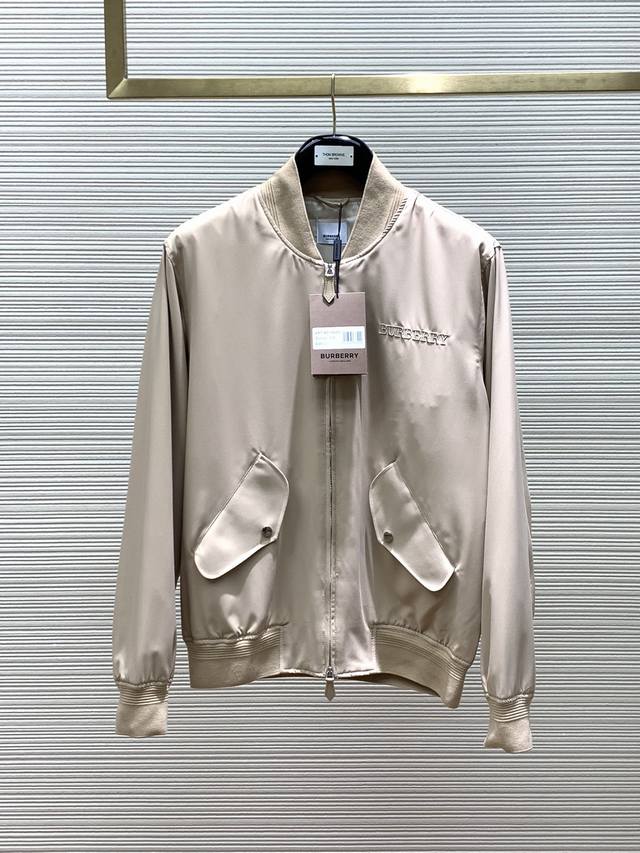 Burberry 巴宝莉，2024春季最新品，专柜同步有售，原单狠货，时尚休闲夹克外套，进口原版面料，上身舒适透气，顶级刺绣工艺字母图案装饰logo，原版五金辅