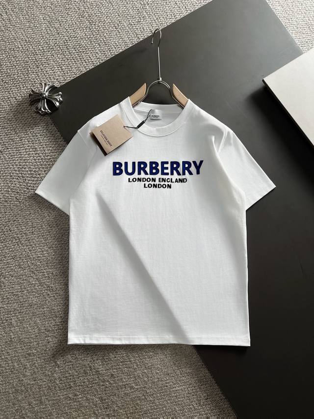 顶级品质 区别通货 2024早春新款 重磅推出360克高密度短袖 BURBERRY 巴宝莉 走秀款 个性印花+压胶工艺 男女同款 采用进口定制定染面料上身保暖密