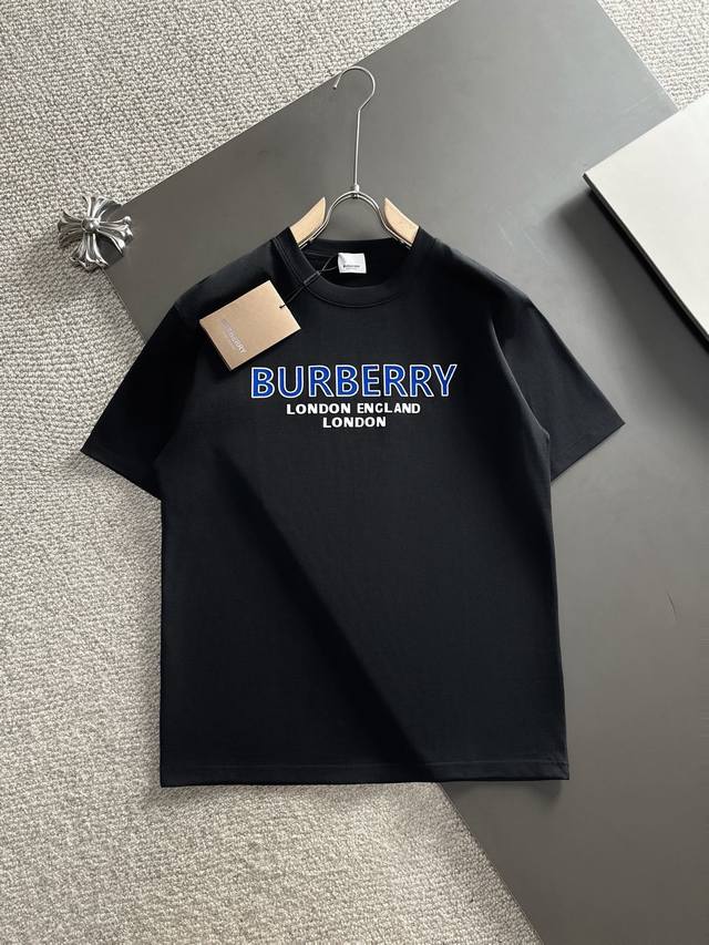 顶级品质 区别通货 2024早春新款 重磅推出360克高密度短袖 BURBERRY 巴宝莉 走秀款 个性印花+压胶工艺 男女同款 采用进口定制定染面料上身保暖密