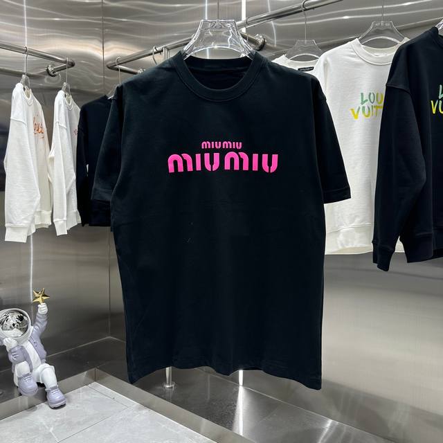 miu miu 2024新款 发泡工艺 实物很棒 男女同款宽松版 尺码S M L XL XXL 五个码 黑色 白色