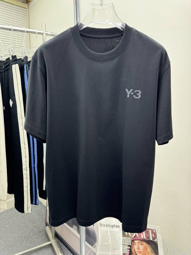 Y-3 顶级版本 2024秋冬新品加厚290克短袖 火爆上市啦 定制顶级优选洗水棉面料 上身舒适度高 专柜同款装饰 轻奢内敛低调奢华 内搭外穿轻松驾驭不挑人 裁