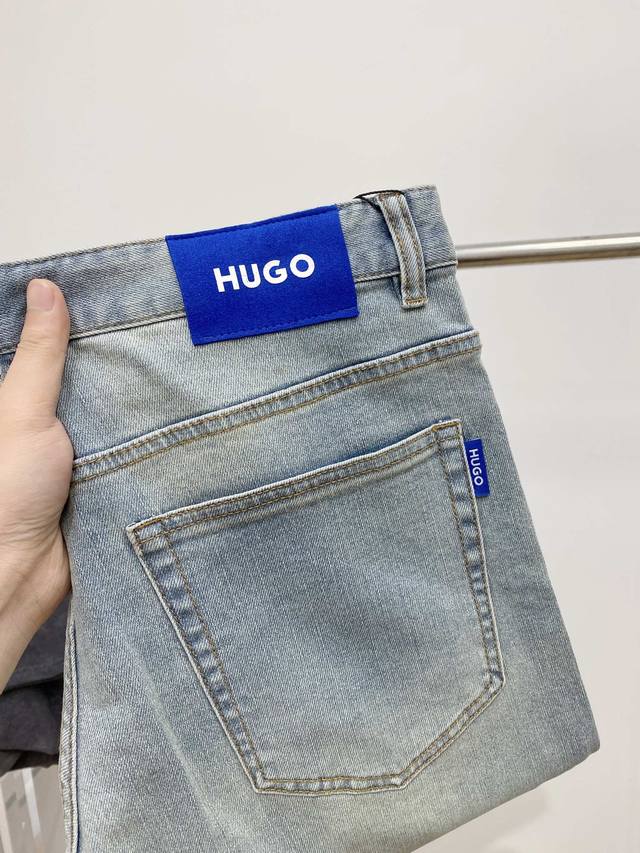 HUGO、2024最新品，专柜同步有售，原单狠货，水洗休闲牛仔裤，进口原版水洗弹力面料，舒适有弹性，原版五金辅料装饰logo，版型超正，档次极高，专柜品质，上身