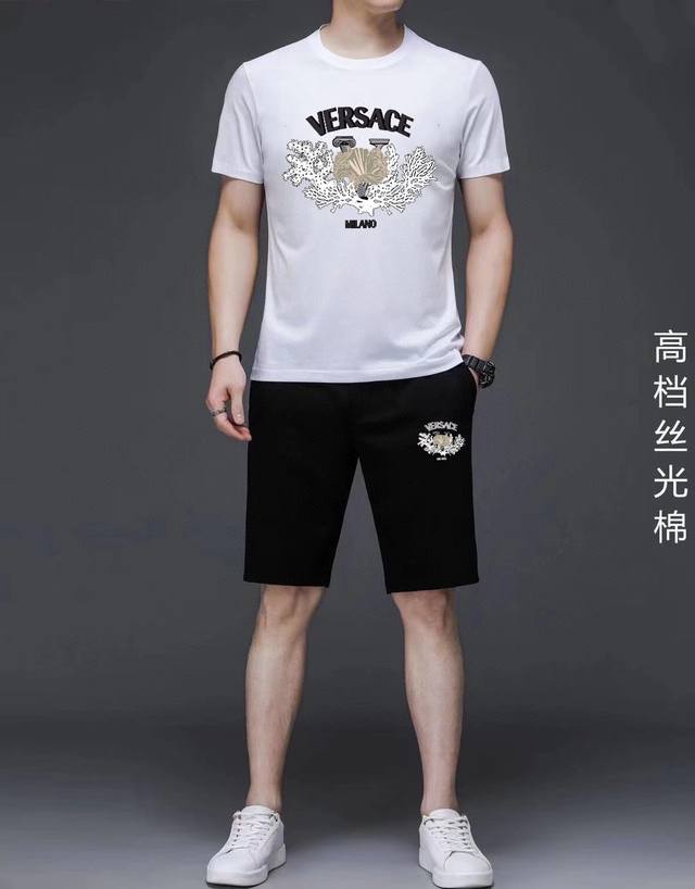 VERSACE 范思哲 胖子福音 2024官网同款.世界知名奢侈品牌.夏季男士 双丝光 高品质货套装 采用进口原单面料 ，当季时尚潮流款，百搭爆款。简洁大方，精