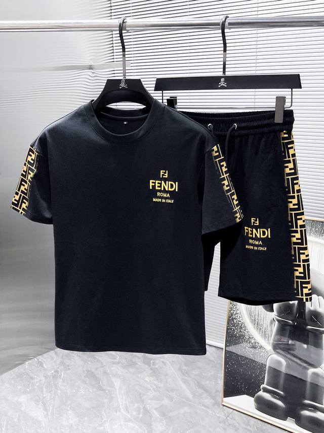 FENDI 芬迪 2024官网同款.世界知名奢侈品牌.夏季男士短袖套装 高品质 原单货套装 采用进口原单面料 ，当季时尚潮流款，百搭爆款。简洁大方，精密的车工，