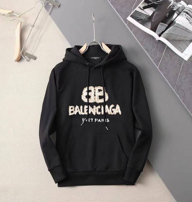 品牌 BALENCIAGA 巴黎世家 胖子福音 2024ss秋款最新款长袖带帽卫衣，官网同步发售 清爽透气 采用顶极天丝罗马 舒适柔软 3D立体清晰 时尚感超好