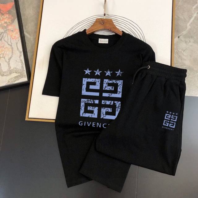 GIVENCHY 纪梵希 胖子福音 2024官网同款.世界知名奢侈品牌.夏季男士 双丝光 高品质货套装 采用进口原单面料 ，当季时尚潮流款，百搭爆款。简洁大方，