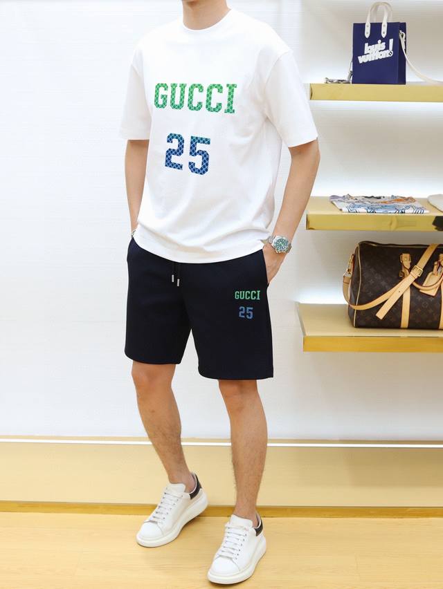 GUCCI 古奇 胖子福音 2024官网同款.世界知名奢侈品牌.夏季男士 双丝光 高品质货套装 采用进口原单面料 ，当季时尚潮流款，百搭爆款。简洁大方，精密的车