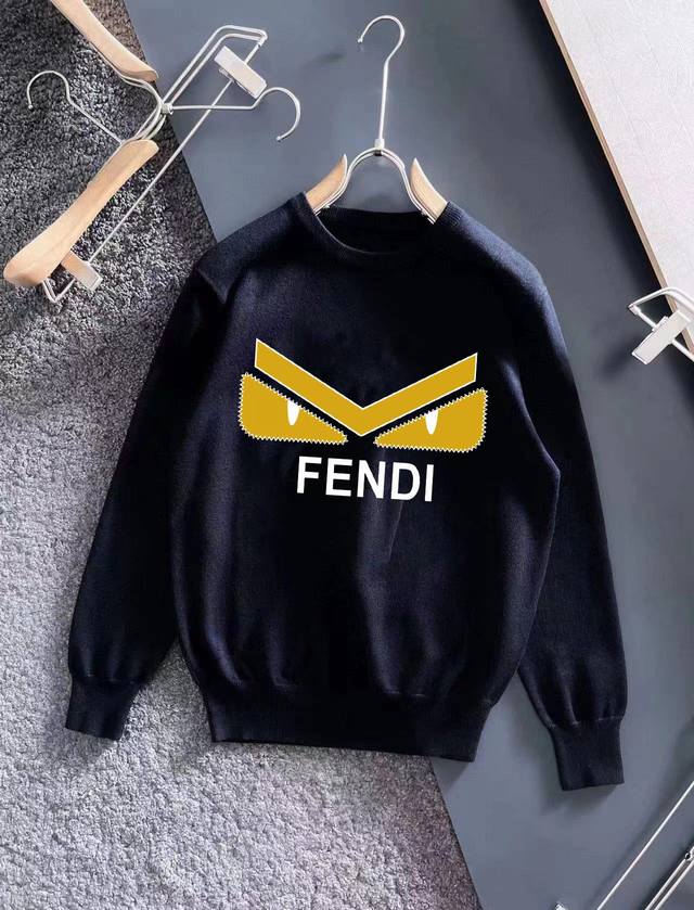 FENDI 芬迪 秋冬经典圆领套头羊毛衫，全品相！！！羊毛混纺面料，2024最新款 黄金比例！！修身款软黄金 百搭实用型的单品，搭配及实用性强大到天际，简洁大方