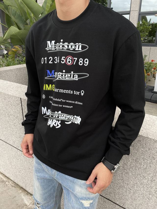 Maison Margiela 马吉拉 MM6 的印花字母 logo 百搭圆领重磅纯棉宽松长袖 T 恤上衣，真的太潮啦！秋冬的时尚必备单品哦！印花字母 logo