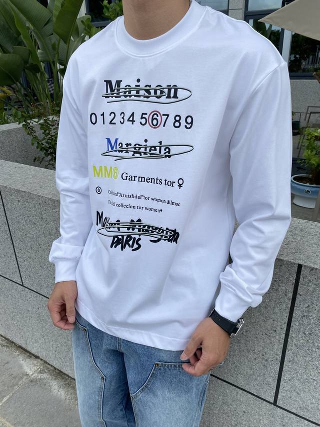 Maison Margiela 马吉拉 MM6 的印花字母 logo 百搭圆领重磅纯棉宽松长袖 T 恤上衣，真的太潮啦！秋冬的时尚必备单品哦！印花字母 logo