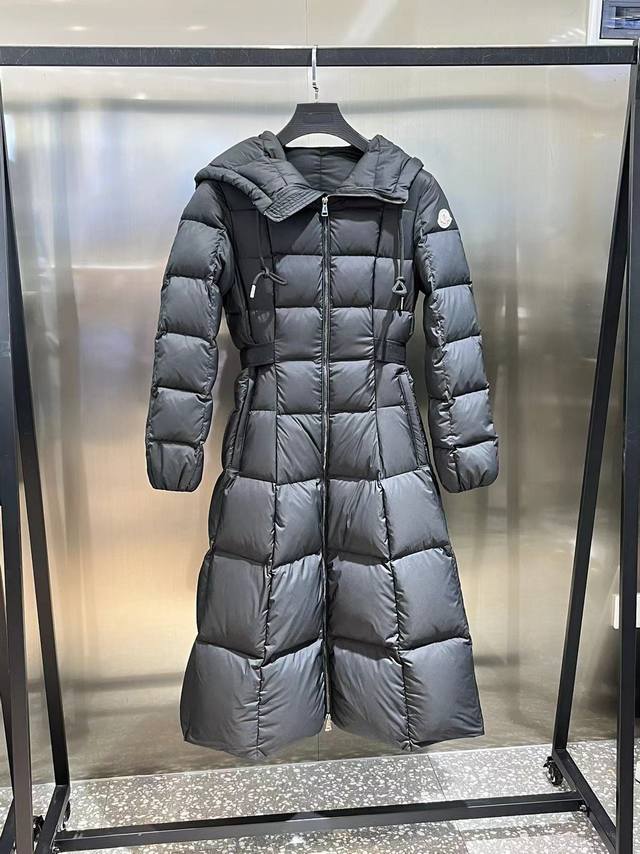 两个价格 Mo＊cⅠer 2024秋冬款羽绒服上新了 Moncler 蒙口23秋冬新款Faucon长款连帽修身羽绒服夹克外套女士 ，专柜品质 一流的工艺 原厂五