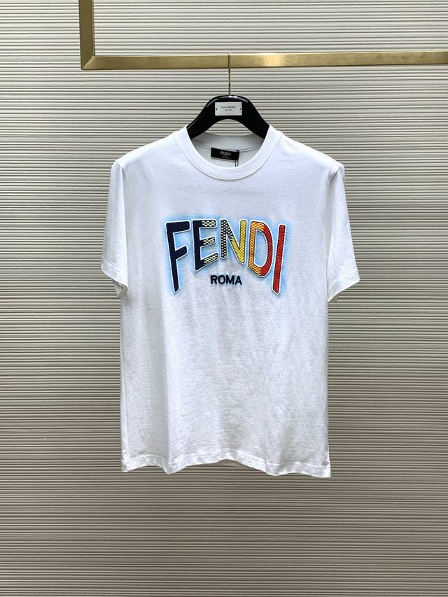 FENDI 芬迪，2024夏季最新品，专柜同步有售，原单狠货，休闲时尚圆领短袖T恤，进口原版面料，顶级刺绣工艺字母图案logo，独特设计，上身舒适透气，档次极高