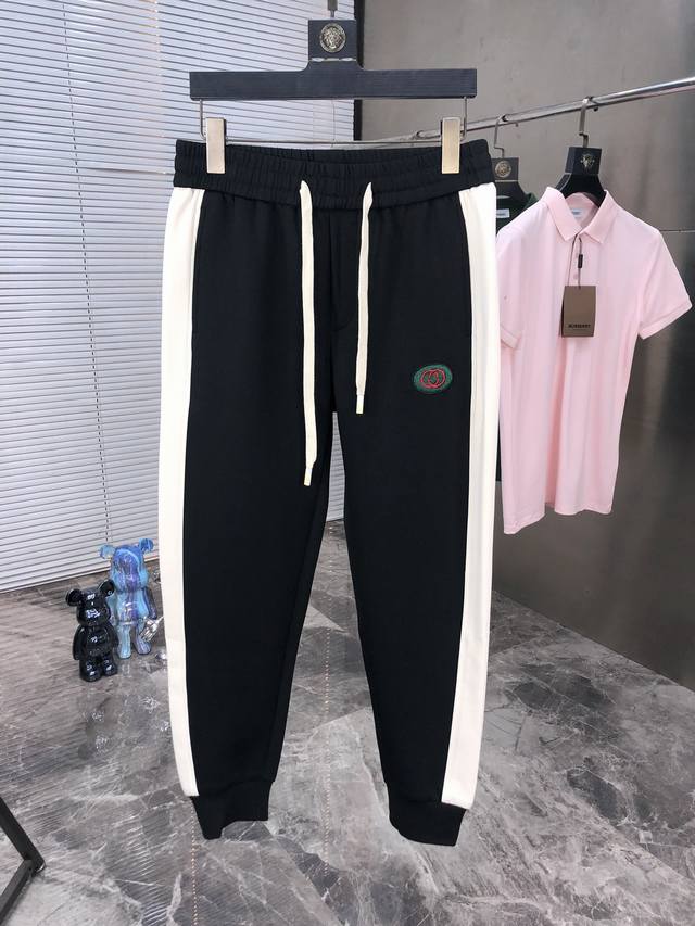 Gucci。秋冬新品。订制高品质时尚休闲裤。超级百搭款。独家定制-进口高端高密度精棉面料，w贴身舒适，3超靓版型、上身显腿修长，內里，走线都无可挑剔，任何场合都