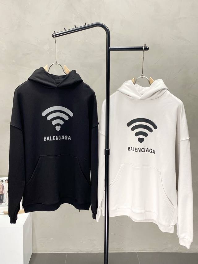 Balenciaga巴黎世家独家专供最新秋冬时尚连帽卫衣 经典设计与颜值爆棚的外套，品质更是无法挑剔品控可以直接入手，不容过错的高端臻品！通过细节图片便可感受到