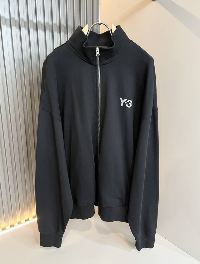 Y- 3山本*耀司 2024秋季新品男女同款休闲套装 ，面料柔软的聚酯纤维面料上身舒适感非常好。炸街必须要拥有它，专柜同步。潮男时尚休闲套装 轻薄款时尚纯棉面料