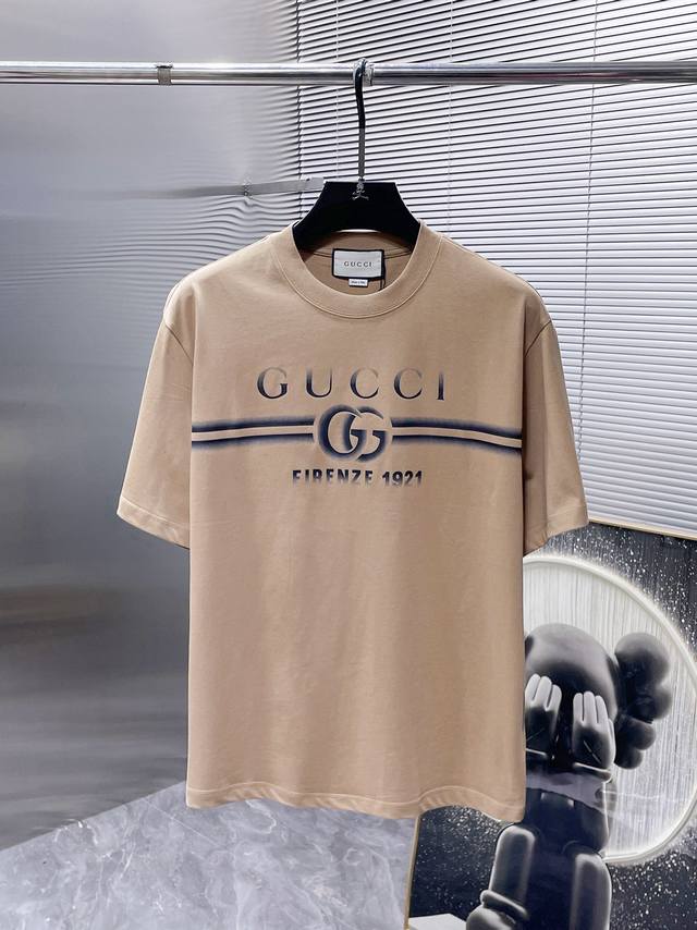 古奇 GUCCI .新款 圆领 短袖 T恤 体恤 半袖 ，高端版本！专柜定制面料 透气舒适度高，细节无可挑剔，品牌元素设计理念，体现高品质。手感细腻柔软！呈现休