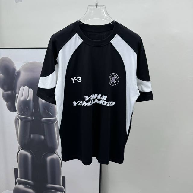 Y-3 微阔型 M-XXXL 男女同款 2024夏季新款 260高克重品质控推荐！圆领短袖T恤 前后标志点缀设计 采用刺绣结合背部本色贴布绣的工艺来呈现 让整体