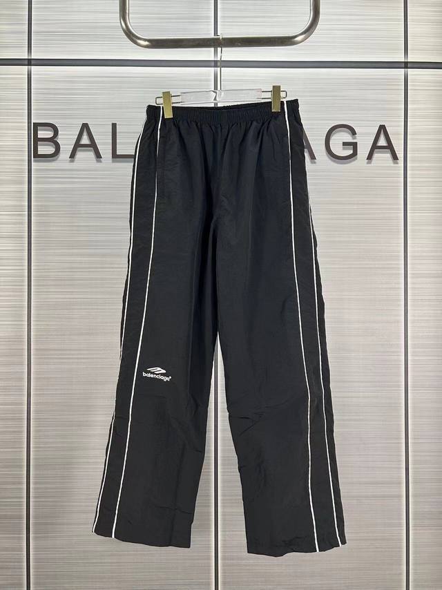 Balenciaga 22SS运动系列 最高版本，3D sports运动长裤。 活性环保细毛圈纯棉卫衣面，320g双股双纱，手感舒适。裤身采用专属3D spor