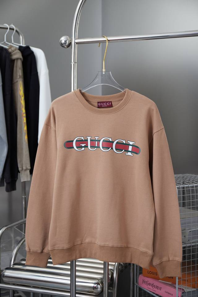 古驰 GUCCI GC 24FW 红漆双G印花连帽卫衣 轻奢主义 男女日常通勤穿搭必备单品 正确版本 欢迎对比 详细特征 采用420克纯棉双纱鱼鳞毛圈面料 面部