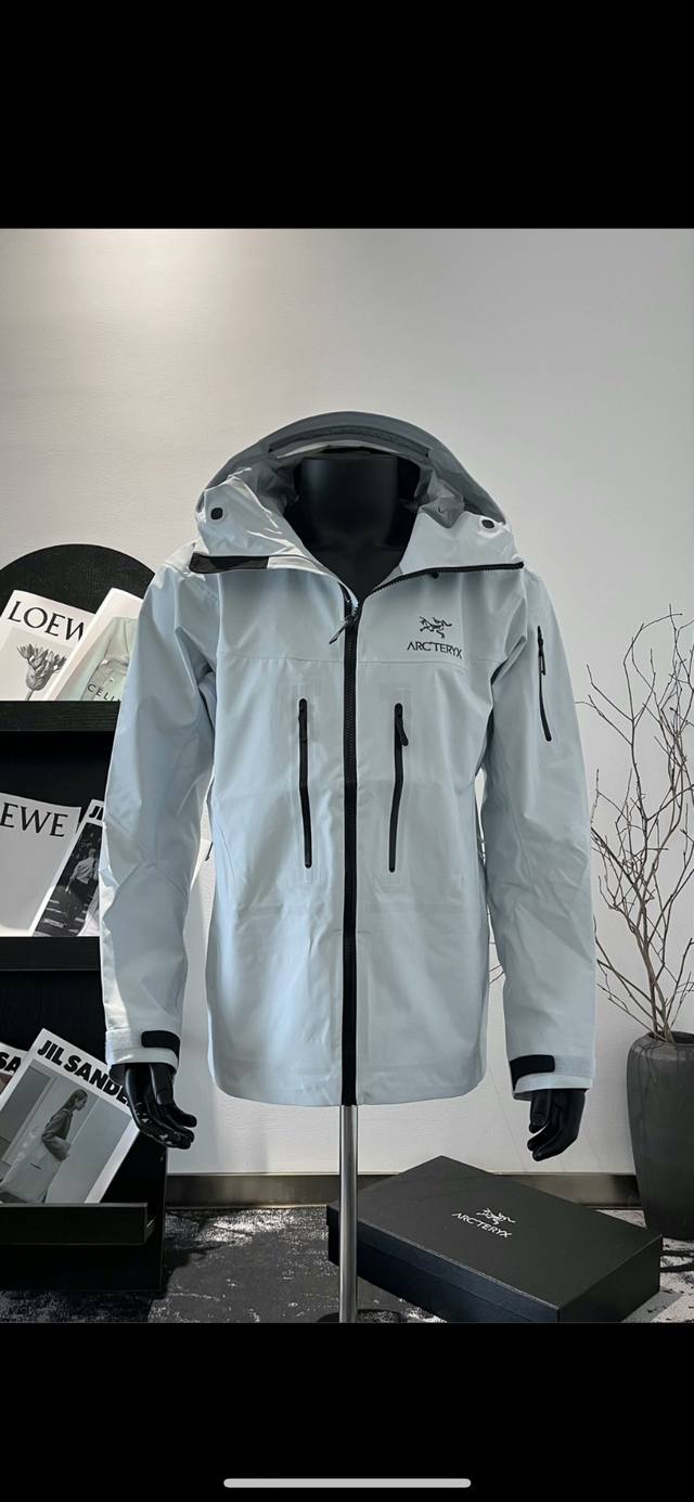 顶级版本 Arcteryx始祖鸟 Alpha系列 Sv 第7代 GORE-TEX Pro 刺绣 全溢胶版本 配备搜救器 Logo图案休闲运动连帽拉链硬壳冲锋衣 - 点击图像关闭