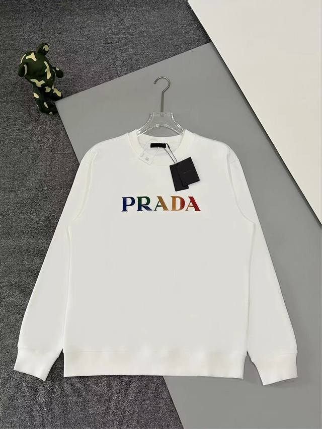 高品质]prada 普拉达 圆领新款卫衣渐变色牙刷绣字母logo标识纯原品质 原版面料 官方同款 同缸染面料 手感非常舒服 百搭超级百搭好看 男女都非常合适 吊