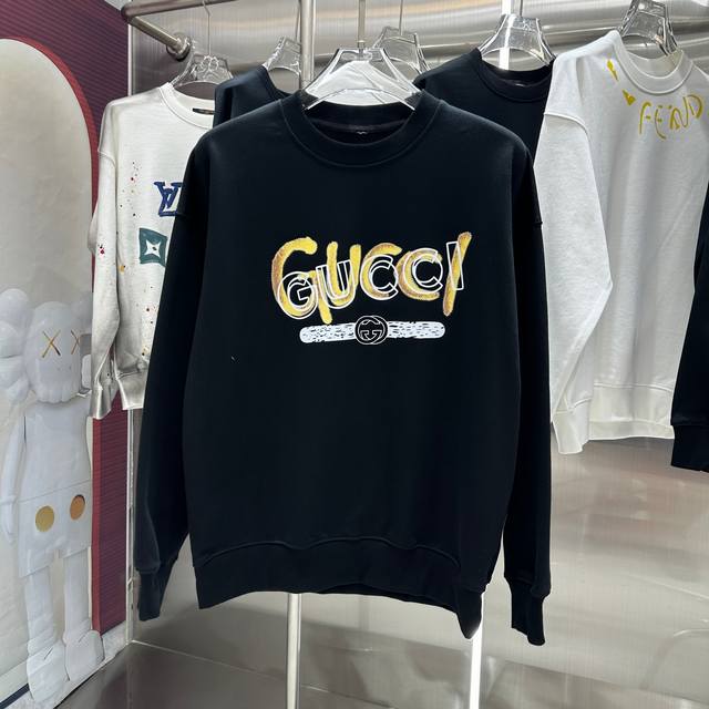 GUCCl 2024 秋冬新款 胸前印花圆领卫衣 男女同款 S M L XL XXL 五个码 黑色杏色