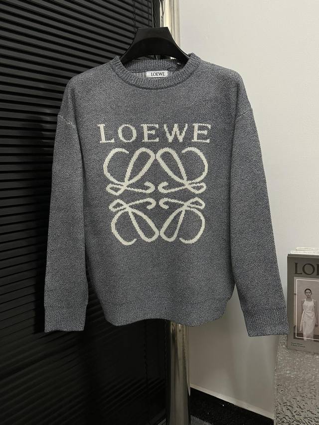 Loewe 罗意威23ss新款提花羊毛针织圆领毛衫 毛料采用12针进口机编织制造，采用羊毛含量纱线，纱线定染新一季主打的无论颜色，工艺，元素颇为惊艳，高工艺做工