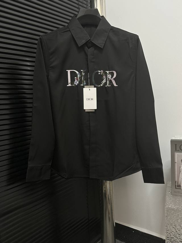 DIOR 迪奥 经典渐变花卉刺绣衬衫长袖 上身时尚大方，帅气俐落。独家单品，男女同款！ 尺码：XS-L