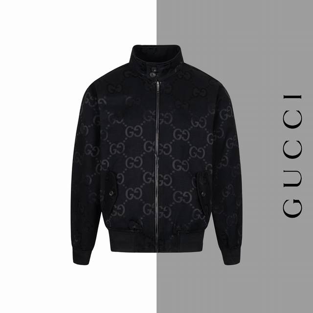 款号 G94 古驰满印提花皮标拉链外套 GUCCI 专柜一致外套 面料：定制原版暗纹提花高密度纯棉面料 工艺：zp 一致满印花提花工艺 辅料：三标齐全 zp 一