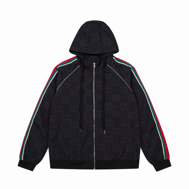 古驰 GUCCi 织带条纹连帽拉链印花夹克外套 颜色：黑色 码数：M L XL XXL XXXL