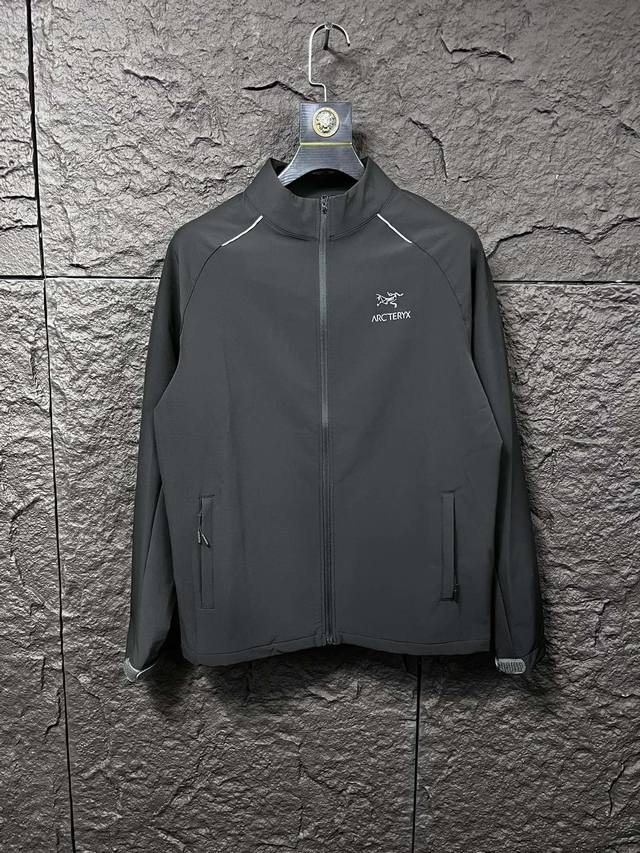 顶级版本 Arcteryx 始祖鸟冲锋衣 硬壳冲锋衣夹克外套 得物价格炒到1w+ 一货难求！我这也是被代购几次砍单加价才拿到的原版！ 到手后直接拆解，细节扣到底