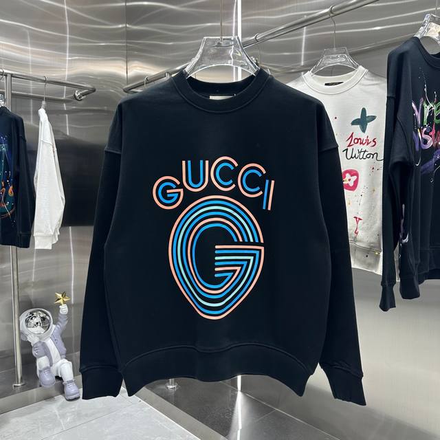 GUCCl 2024 秋冬新款胸前印花圆领卫衣 男女同款 S M L XL XXL 五个码 黑色杏色.