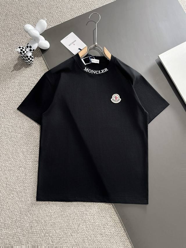 MONCLER* 2024秋款上新 原高版本 蒙口 面料采用360克高密度纯棉 不变形 不缩水 工艺介绍：双线走位 领子罗纹双层精密进口绣 左胸moncler小 - 点击图像关闭