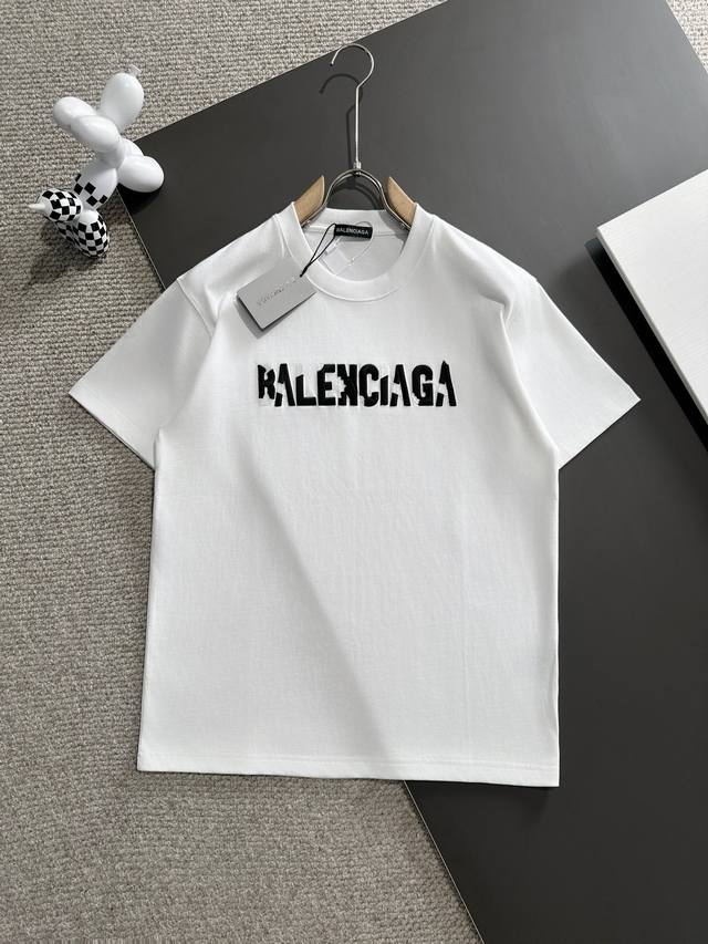 Balenciaga* 2024秋款上新 原高版本 巴黎世家 面料采用360克高密度纯棉 不变形 不缩水 工艺介绍：双线走位 领子罗纹后面双层精密进口渐变绣 ，