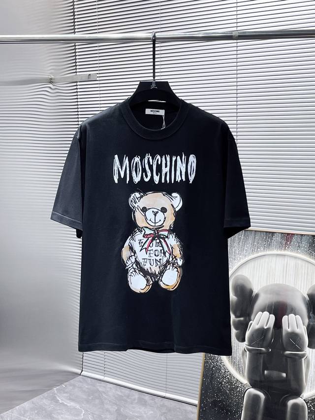 莫斯奇诺 Moschino 2024新款 圆领 短袖 T恤 体恤 半袖 ，高端版本！专柜定制面料 透气舒适度高，细节无可挑剔，品牌元素设计理念，体现高品质。手感