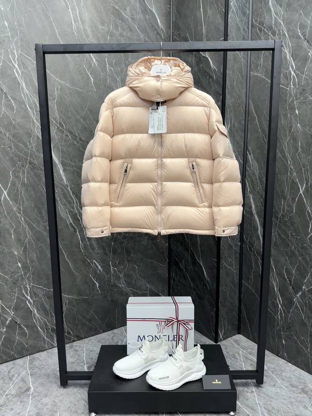 特级羽绒00Moncler Maire柜台限定色.经典短款女士羽绒服夹克外套. 95鹅绒填充，850+蓬松度 如果白色你在柜台见过,摸过,市面上没找到让你满意的