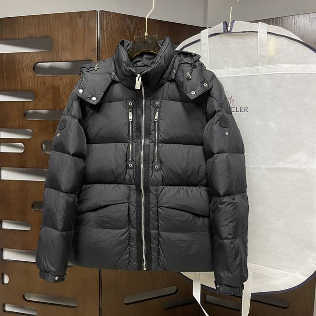 蒙口 Moncler 24秋冬新款 羽绒服 原版1:1订制五金配件全进口原版定制提花面料 欢迎专柜对比 绝对的高品质 采用顶级90白鸭绒 超柔软 充羽量蓬松饱满 - 点击图像关闭